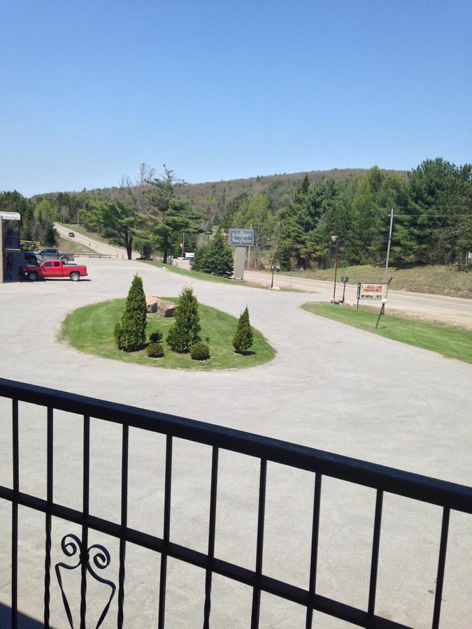 Bancroft Inn & Suites ภายนอก รูปภาพ